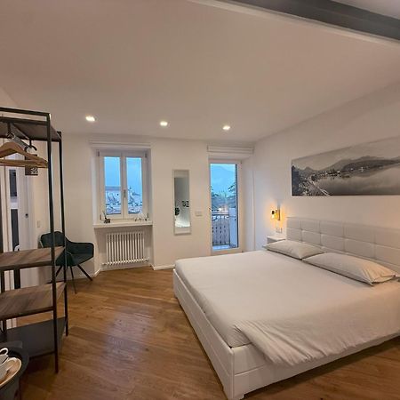 East West Room Арко Екстериор снимка
