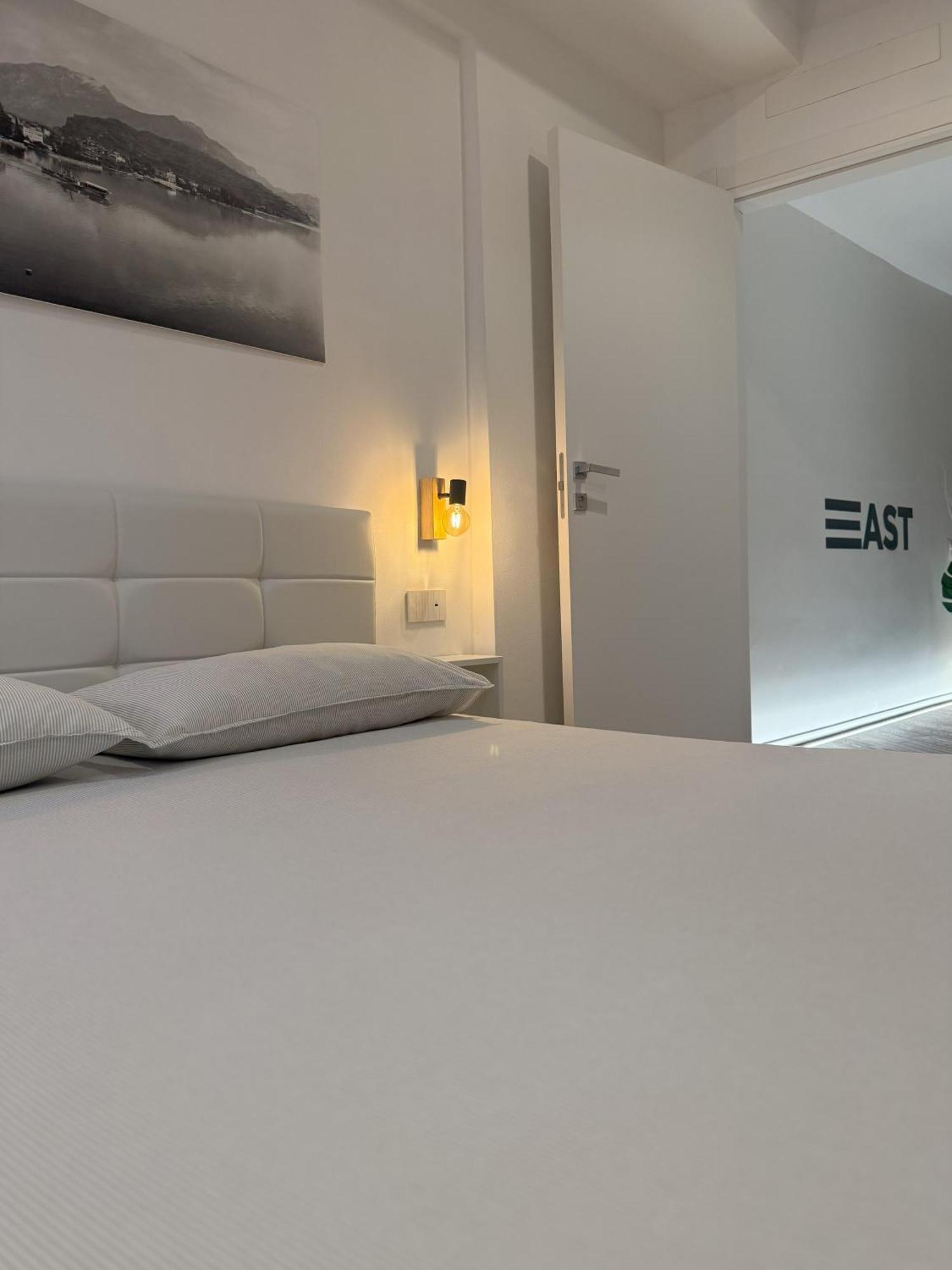 East West Room Арко Екстериор снимка