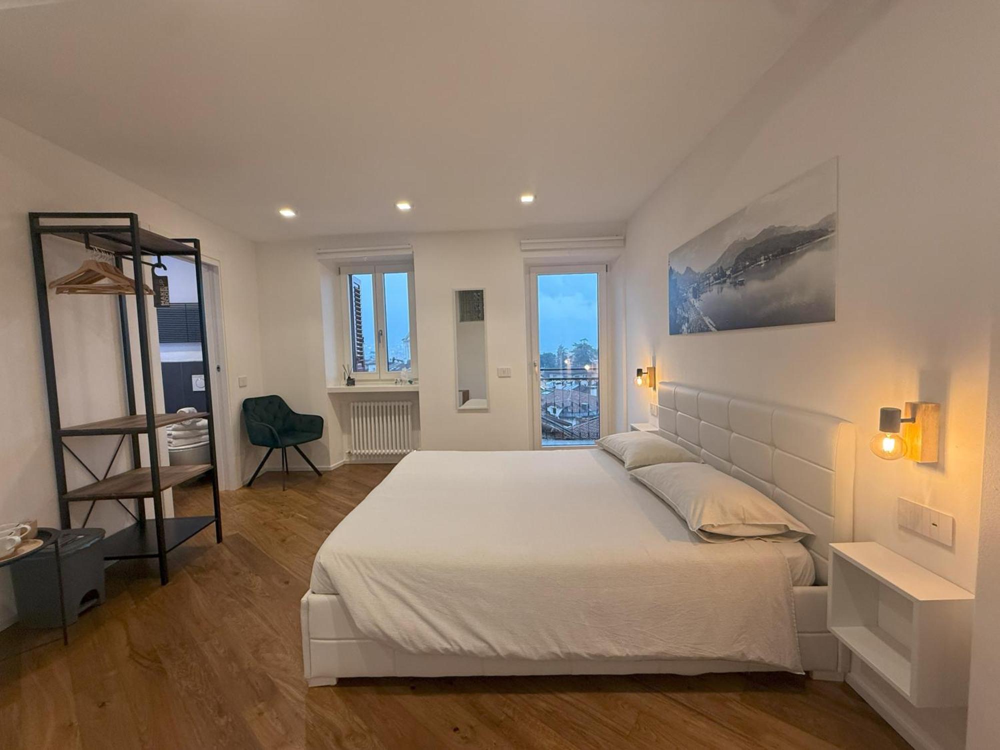 East West Room Арко Екстериор снимка