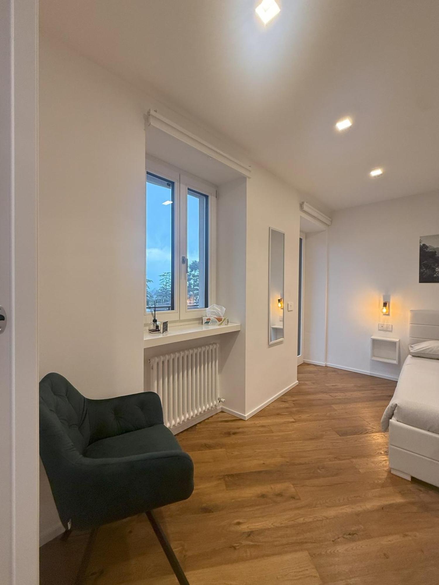 East West Room Арко Екстериор снимка