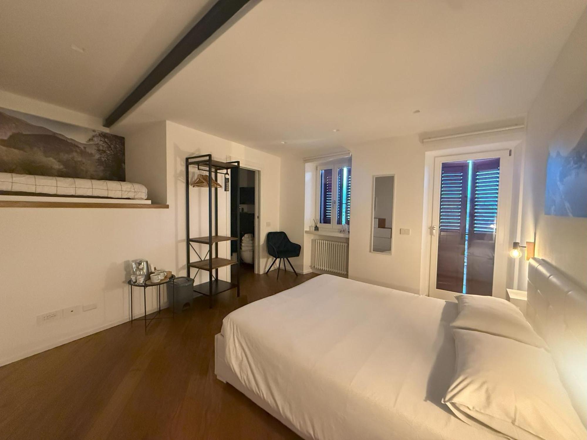 East West Room Арко Екстериор снимка